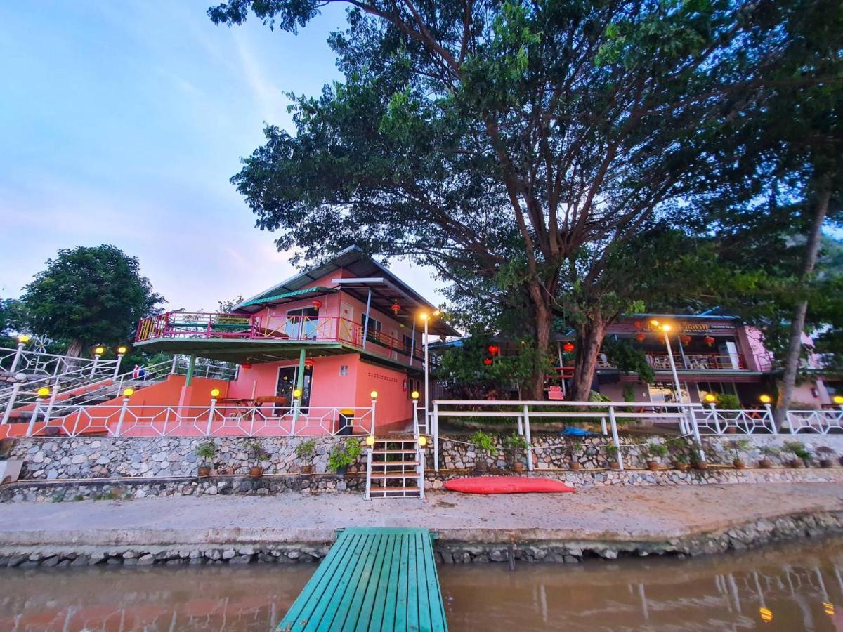 Golden Dragon Kanchanaburi Otel Dış mekan fotoğraf