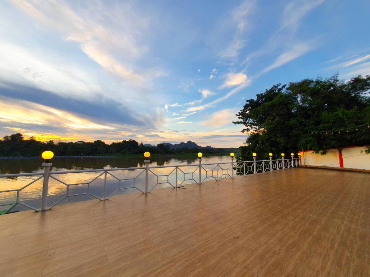 Golden Dragon Kanchanaburi Otel Dış mekan fotoğraf