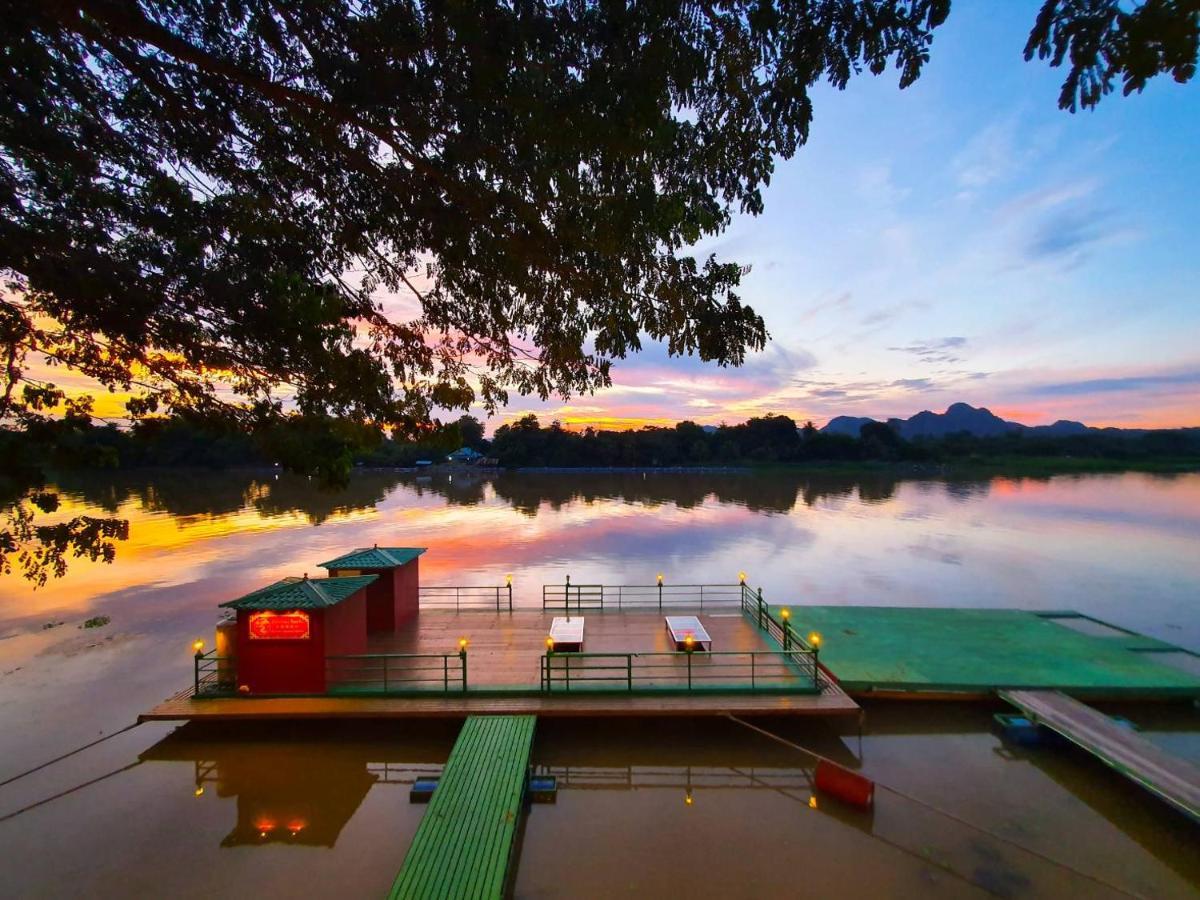 Golden Dragon Kanchanaburi Otel Dış mekan fotoğraf