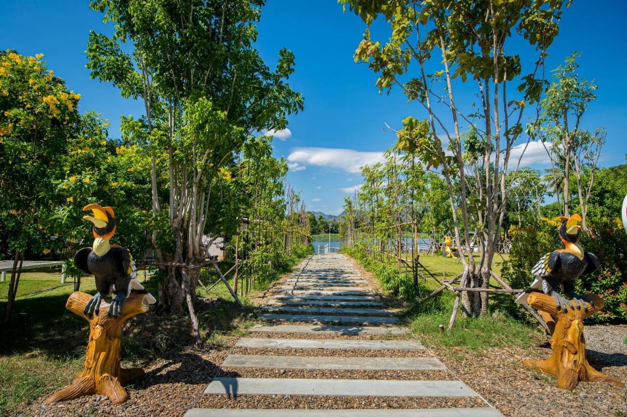 Golden Dragon Kanchanaburi Otel Dış mekan fotoğraf